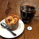 BLUE BOTTLE COFFEE - 料理写真:アップル＆シナモンのバックルケーキと！