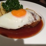 洋食レストラン ロッキー - 目玉焼きハンバーグステーキ