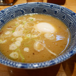 2015/9/26  濃厚味玉つけ麺の汁。あらっ卵が浸かってる。。