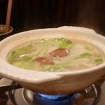 鶏料理ひとりひとり - 鶏がらスープの絶品鍋　１６００円