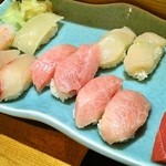 握りいろいろ。食べるそばからどんどん（笑）