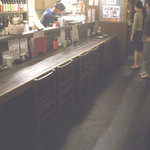 入ってスグ左/カウンター席