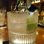 バー ウダ - ジントニック