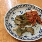 萬福 - お通しのザーサイ、キムチ（無料）