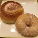 あんぱん富雄店 - おはようございます( ´ ▽ ` )ﾉ
今朝はパン屋さんのパンです！丸いパンが限定半額だったのでついつい立ち寄ってしまいました(^^
