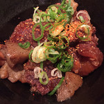 讃岐うどん 今雪 - 長澤家の牛すじ煮込み、七味がけ(周年イベントメニュー)