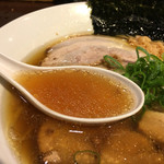 麺の坊 砦 - スープ（限定「『15年目の醤油』らぁめん」）