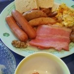 パワーの出るおかずが並びます。