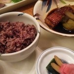 夕食の雑穀米と金目鯛の煮付けです。