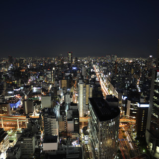 梅田地上142ｍからの夜景をお楽しみください。