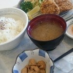 海辺の食卓 - あしたか牛のメンチカツ定食1080円。