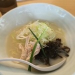 まきの - 塩ラーメン 細麺 800円
塩は初めてですが前に醤油を食べていたので、なんか期待してた味と違うなと思ったらスープが違ったみたい。