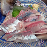 お食事処水仙 - 「本日の朝どり　伊東産　大アジの刺身　３６ｃｍ」　９５０円