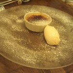 ア ミオ アージョ - ピスタチオのクレームブリュレとシナモンのジェラート