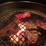 焼肉 ビーフマスター - 真ん中がタン