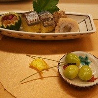 露庵 菊乃井 木屋町店 - 八寸（鱧、秋刀魚の鮨・サフランライス、茶巾、銀杏など）