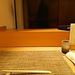 北新地 たくみ - カウンター席です。