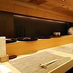 北新地 たくみ - 店内です。