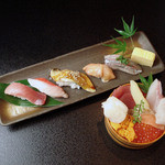 Uoshintei - 「紅葉セット2,000円」にぎり5貫をミニ豪華海鮮丼のセット。ランチは茶わん蒸し、小鉢、汁物付きです。