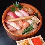 Uoshintei - 「玉手箱寿司3,200円」夜の高級ネタがお昼も可能に！にぎり9貫とさらにビックリネタ付！ランチは茶わん蒸し、小鉢、汁物付きです。