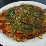 おかげ - 肉・玉・そば入りお好み焼き（500円）です。