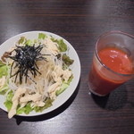 CoCo壱番屋 - 蒸し鶏大根サラダ288円、野菜ジュース