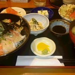h Fukumaru Bekkan - 海鮮丼　８００円