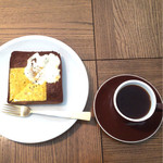 パーチコーヒー - コーヒー 200円
            角食 チーズ 250円