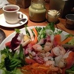 RACINES Boulangerie & Bistro - 函館直送魚介の無農薬野菜サラダランチとスープ！