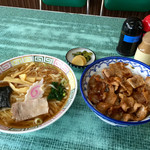 だるま食堂 - 中華そば…300円/肉丼…400円