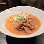 すみれ - ラー博は俺の社員食堂。  半拉麺二番勝負 其の弐 ミニ味噌ラーメソ！  トッピング無料券をいただいたので、メンマ♡ 