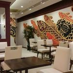 福岡県産あまおう苺加工販売所 伊都きんぐ 天神店 - インパクトのある壁画です。