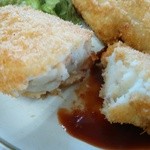 あほだら亭 - でっかいホクホクの手作りコロッケが二個もあります。