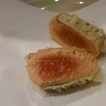 天ぷら わかやま - 鮭。外はカリッと中身はジューシー。