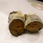 雲丹は薫りが素晴らしい。海苔が巻かれています。