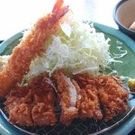 Kodawari Tonkatsu Tayama - ロースカツと海老フライ