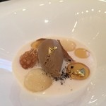 ガストロノミー ジョエル・ロブション - 洋梨　クーリーにし焼きショコラとカフェオレのグラスを添えて