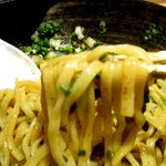 彩蓮 - 麺は平打ちの極太麺でタレとの馴染みが良い！(2015,09/29)