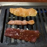 龍園 - ホルモンを焼いています