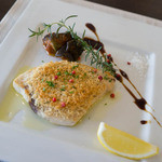 カジキマグロの香草パン粉焼き サーバとレモン添え