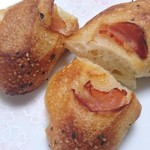 ハチパン - ベーコンエピカット