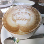VIA Brianza - カフェラテ。娘の為にトトロのラテアートを描いてくれました。