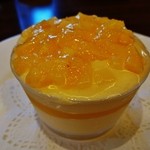 『ムース・オ・フロマージュ』(650円)！上に盛られたパイナップルと白桃の味、食感が前面にでている、甘酸っぱいレアチーズムースケーキ～♪(^o^)丿