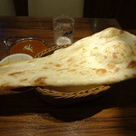 ハッピー ネパール&インディアン レストラン - ナン