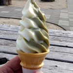 亀山パーキングエリア下り線 外設売店 - ミックスソフトクリーム（310円）
