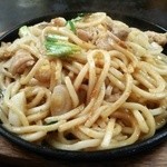 勝ちゃん食堂 - ホルモンうどん800円