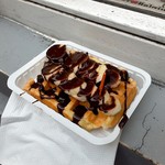 Waffle Planet - 【1€ワッフル　バナナ＆チョコソース】値段は1€＋トッピング代