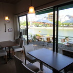 プルプル - 内観、外観