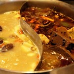 老四川 - 料理写真:麻辣火鍋（マーラーホーグォ）