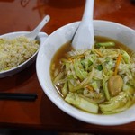 上海王 - 野菜ラーメンと高菜炒飯セット（680円）はしっかり2人前！